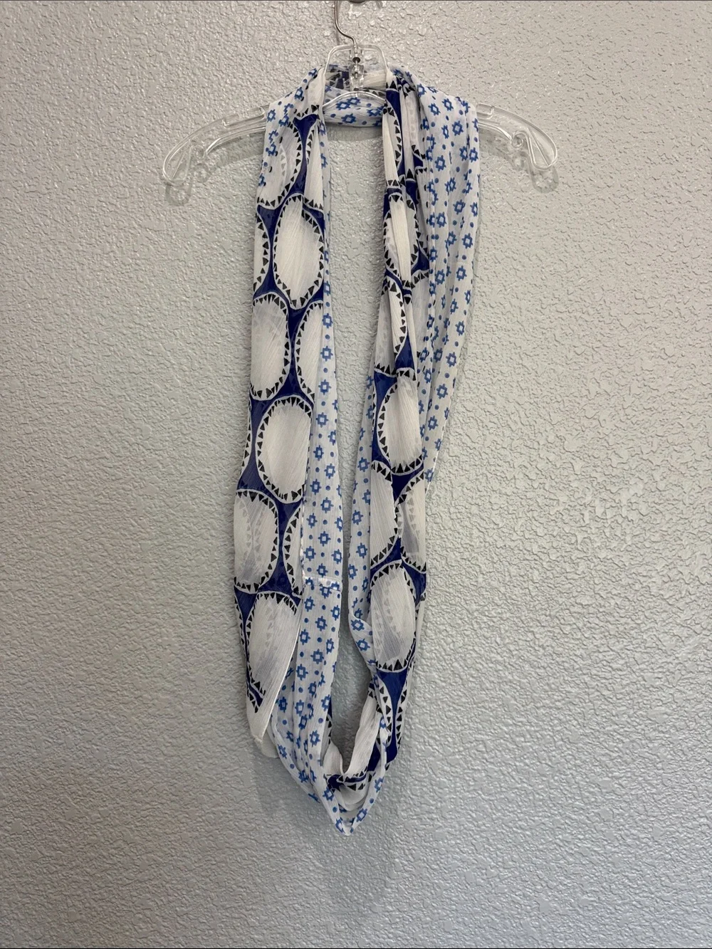 Old Navy White and Blue Patterned Infinity Scarf